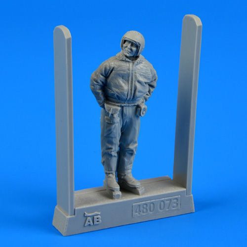 Aerobonus Soviet air force fighter pilot-winter su 1:48 (480.073)