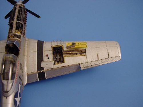 Aires P-51D Mustang Waffenschächte mit Bewaffnung. 1:48 (4082)