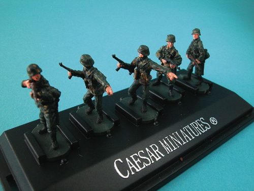 Caesar Miniatures WWII German Panzergrenadiers set2 (fertig bemalt) 1:72 (P802)