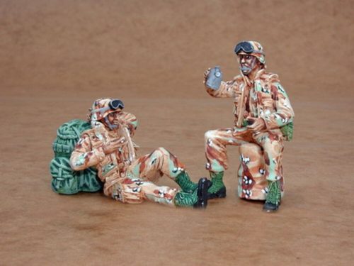 CMK US Army modern soldiers at rest (2 Figuren)  (129-F35108)