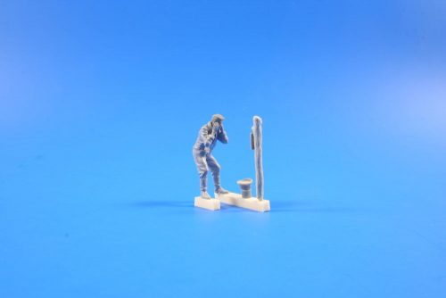 CMK Wehrmacht Soldier Shaving (1 Fig.) 1:35 (129-F35223)