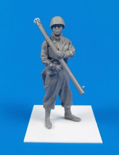 CMK II US Army Soldier with Bazooka M1A2 (Anzio 1944) 1:35 (129-F35284)