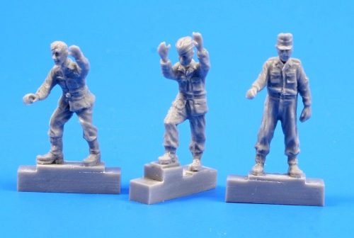 CMK German A4/V2 missile launch platform personnel,WW II (3 Figures) 1:72 (129-F72282)