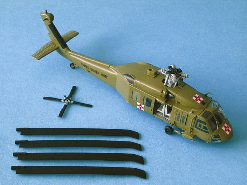 Easy Model UH-60A Blackhawk Medevac 1:72 (37018)