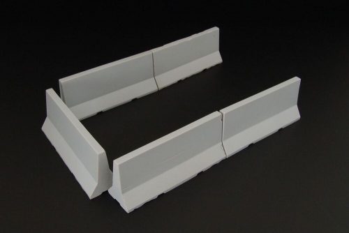 Hauler Modern concrete road barriers 1:48 (HLF48009)