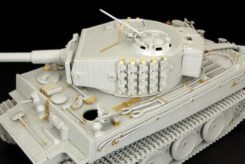 Hauler Tiger I ausf E - basic (6471 Italeri) 1:35 (HLU35063)