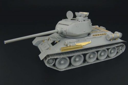 Hauler T-34-85 1944 Angle-Jointed Turret 1:48 (HLX48153)