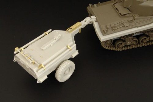 Hauler Crocodile M4 Sherman 1:48 (HLX48166)