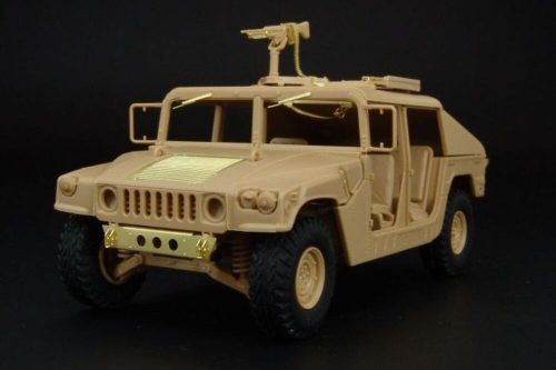 Hauler HMMWVE M1025 (hummer) BASIC 1:48 (HLX48270)