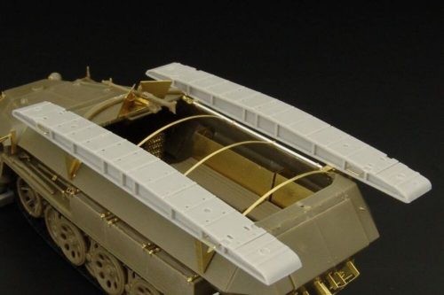 Hauler Sd Kfz 251-7 Sturmbrücke 1:48 (HLX48287)