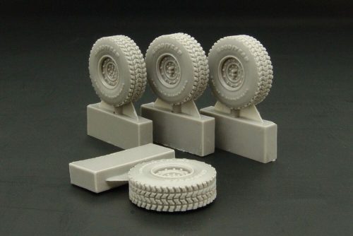 Hauler HMMWVE (Hummer) aggressive pattern wheels 1:48 (HLX48301)