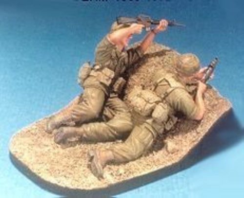 Hobby Fan Fire team 1969-1972 2 Figures w/Base 1:35 (HF540)