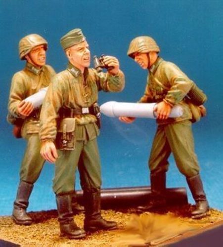 Hobby Fan Ger. Eastern Front Launcher (1)-3Fig/w/B 1:35 (HF546)