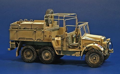 Plus Model British Artillery Tractor CDSW 30-CWT 1:35 (321)