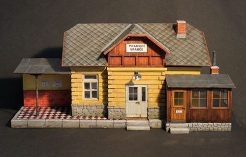 Plus Model Bahnhof 1:35 (368)