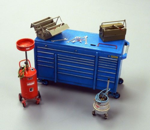 Plus Model Garage equipment 1:35 (497)