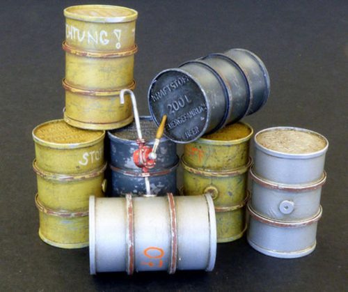 Plus Model German fuel barrels 1:35 (515)