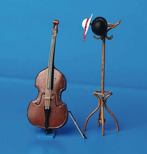 Plus Model Bass und Kleiderständer 1:35 (89)