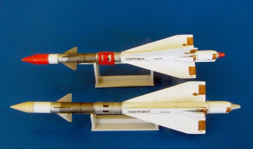 Plus Model Missile R-40R 1:48 (AL4043)