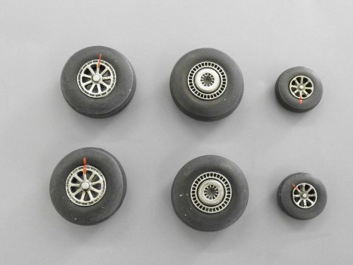 Plus Model Wheels for C-121 Constelation 1:72 (AL7024)