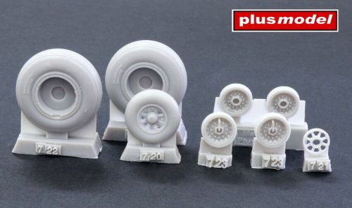 Plus Model B-24 Liberator wheels groved 1:72 (AL7067)