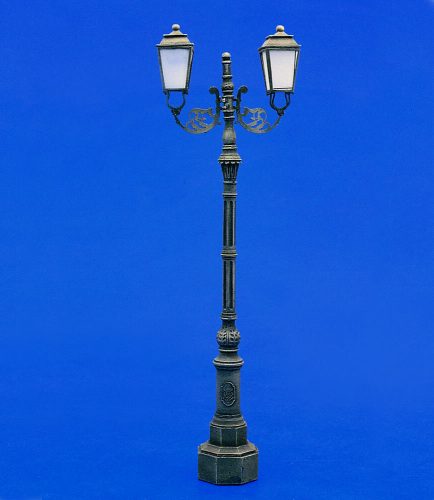 Royal Model Double antique street lamp 1:35 (RM055)