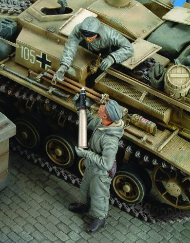 Royal Model Stug III Crew German - WWII (Russia ' 43) 1+1/2 fig. 1:35 (RM143)