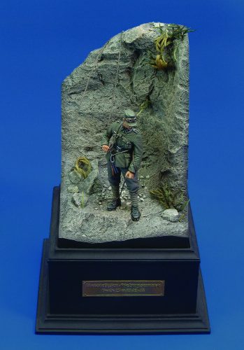 Royal Model Unterofizier Gebirgstruppe - WWII 'with base' 1:35 (RM182)