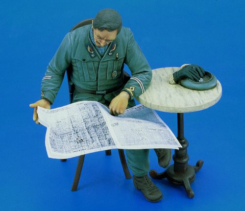 Royal Model Italian Officer - WWII 1:35 (RM215)