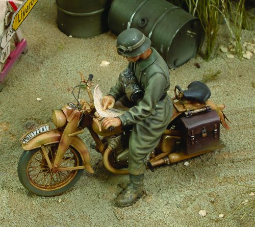 Royal Model DKW German Motorcycle rider-WWII 1:35 (RM266)