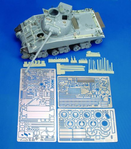 Royal Model Sherman Firefly VC 1:35 (RM416)