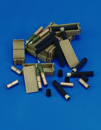 Royal Model 105 mm Ammo with Cases 1:35 (RM424)