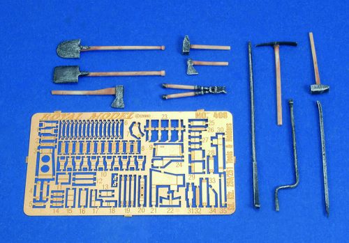 Royal Model SD. Kfz. 250/251 Tool & Holder Set-WWII 1:35 (RM498)