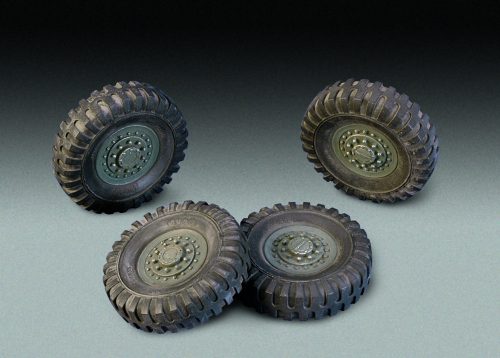 Royal Model Wheels Staghound (for Italeri/Bronco kit 1:35 (RM558)