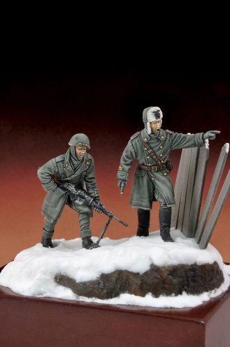 Royal Model Italian infantryman and officer 'Russia 1943' 1:35 (RM589)