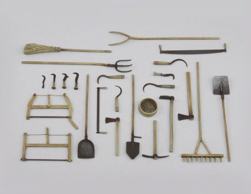 Royal Model Assorted farm tools 1:35 (RM637)