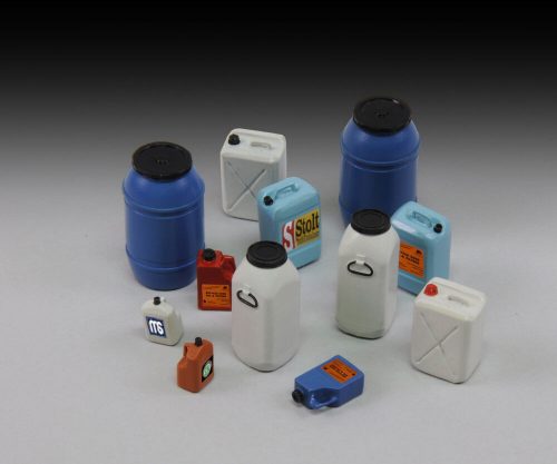 Royal Model Plastic chemical/water containers & bottles 1:35 (RM648)