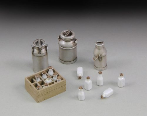 Royal Model Milk bottles with crates and churms 1:35 (RM653)