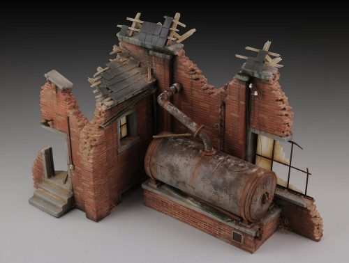 Royal Model Factory ruin with steam boiler 1:35 (RM656)