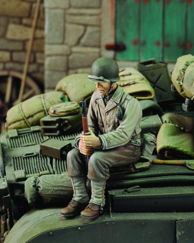 Royal Model U.S. Infantry at rest with rifle-no.2 -WWII 1:35 (RM661)