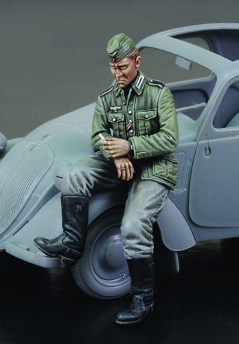 Royal Model Citroen German Driver-WWII 1:35 (RM729)