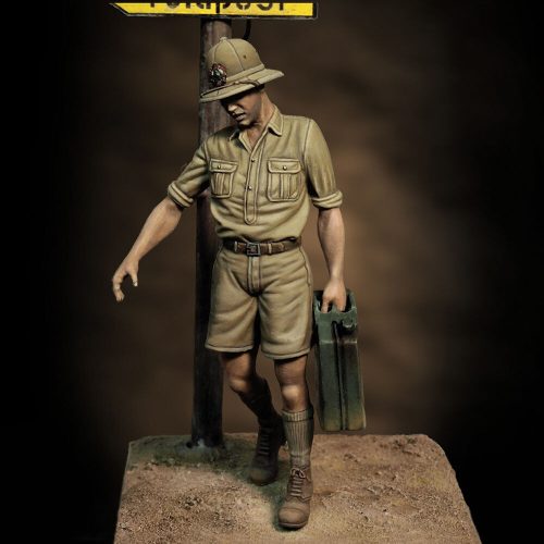 Royal Model Italian soldier with jerry can 1:35 (RM850)