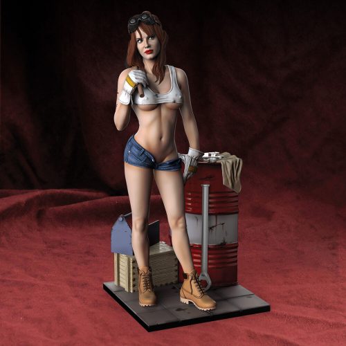 Royal Model Garage girl (75mm) (RM858)