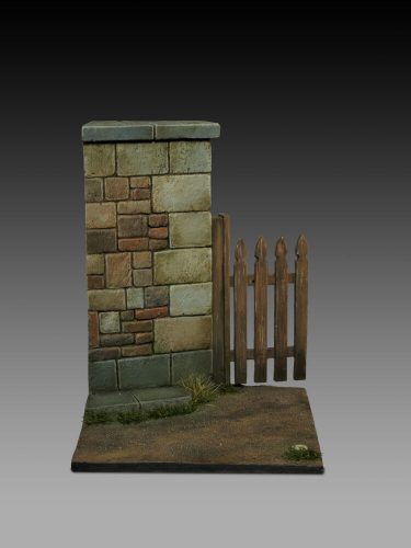 Royal Model Base with wall and gate (cm 5x5) 1:32 (RM867)