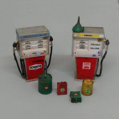 Royal Model Modern gas pumps 1:35 (RM901)