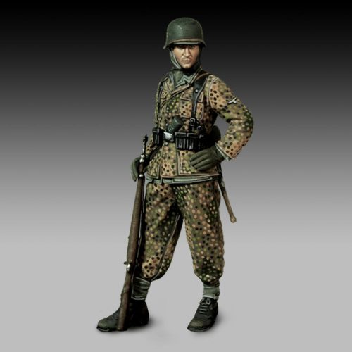 Royal Model German soldier with rifle 1:72 (RM918)