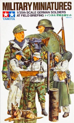 Tamiya 1:35 German Soldiers at Field Briefing - 35212